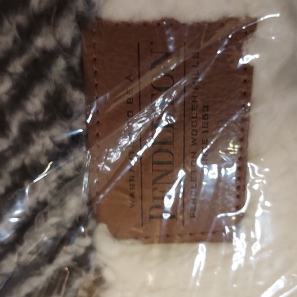 Pendleton Rob Roy Plaid Faux Fur Throw - Picture 7 of 9